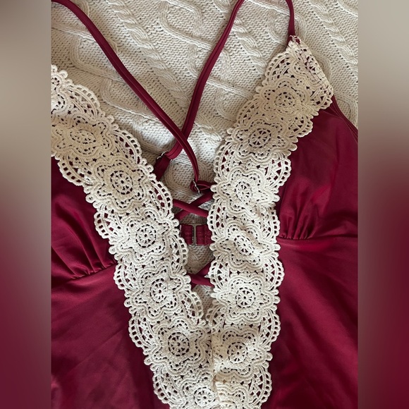 NEW! Cupshe Burgundy With Cream Embroidery detail Swimsuit Women’s M - Picture 4 of 16